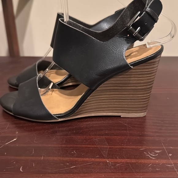 Old Navy black wide strap high wedge heel sandals, size 7 - Picture 8 of 12